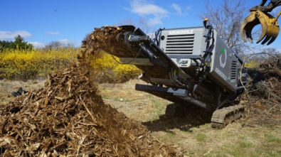 Broyeur bois, béton et agrégats mobile KOMPLET KROKODILE - Application broyage et recyclage de branches et pieds de vigne pour en faire du paillis