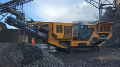 Concasseur à percussion mobile sur chenilles avec système de criblage à recirculation, concasseur de carrière, mines, recyclage déchets de chantiers ANACONDA I12-I12R